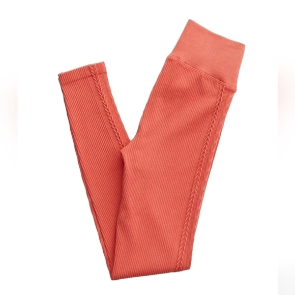 Aerie Small seamless peach cable designed legging - Picture 2 of 16